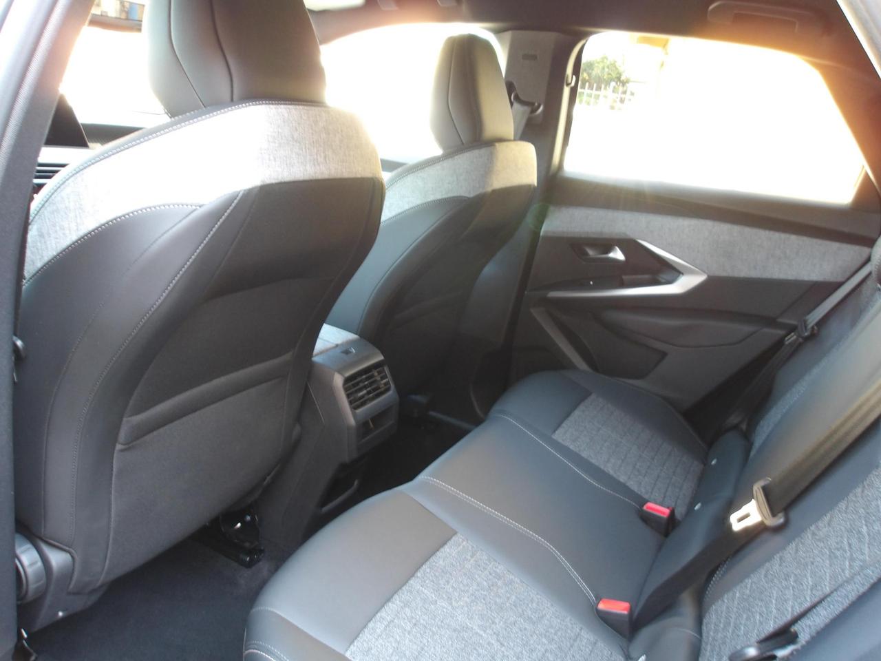 PEUGEOT 3008 Hybrid 145 e- DCS6 Allure