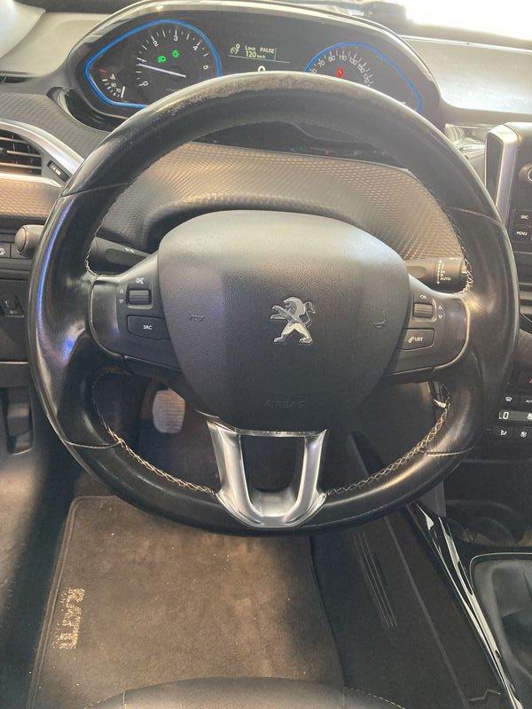 Peugeot 2008 BlueHDi 100cv Black Matt