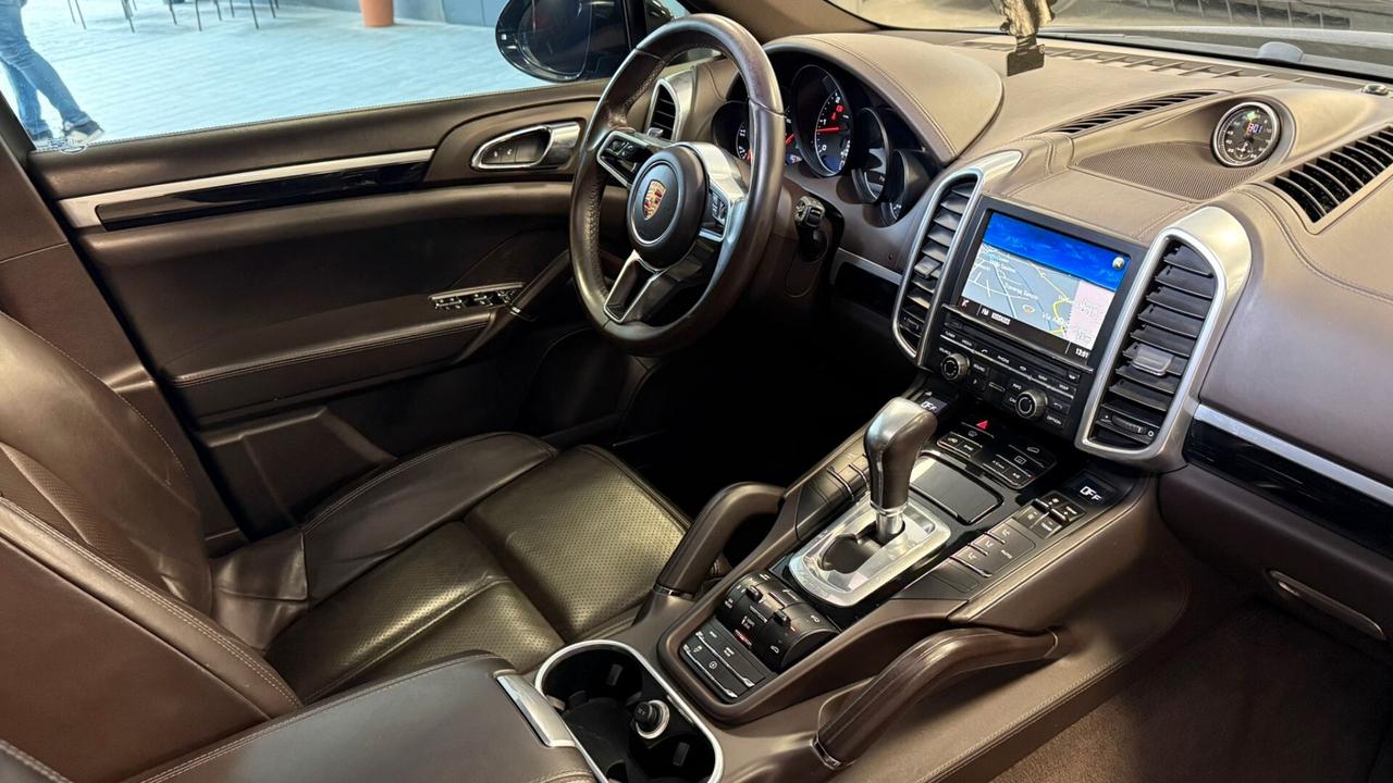 PORSCHE CAYENNE 3.0 DIESEL 2016 PLATINUM EDITION