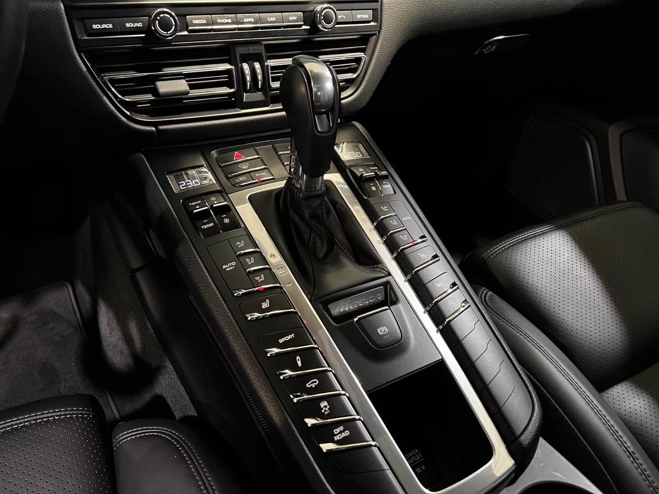 Porsche Macan 2.0 TETTO-NAVI-PELLE-TELECAMERA-SERVICE