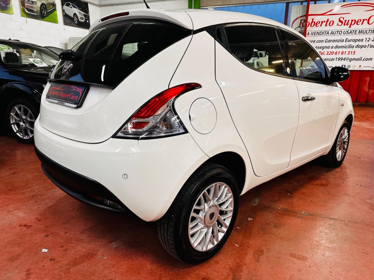 Lancia Ypsilon 0.9 TwinAir 85 CV 5 porte Metano Ecochic Elefantino