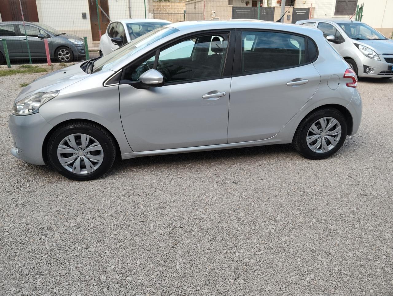 Peugeot 208 1.4 HDi 68 CV 5 porte Active