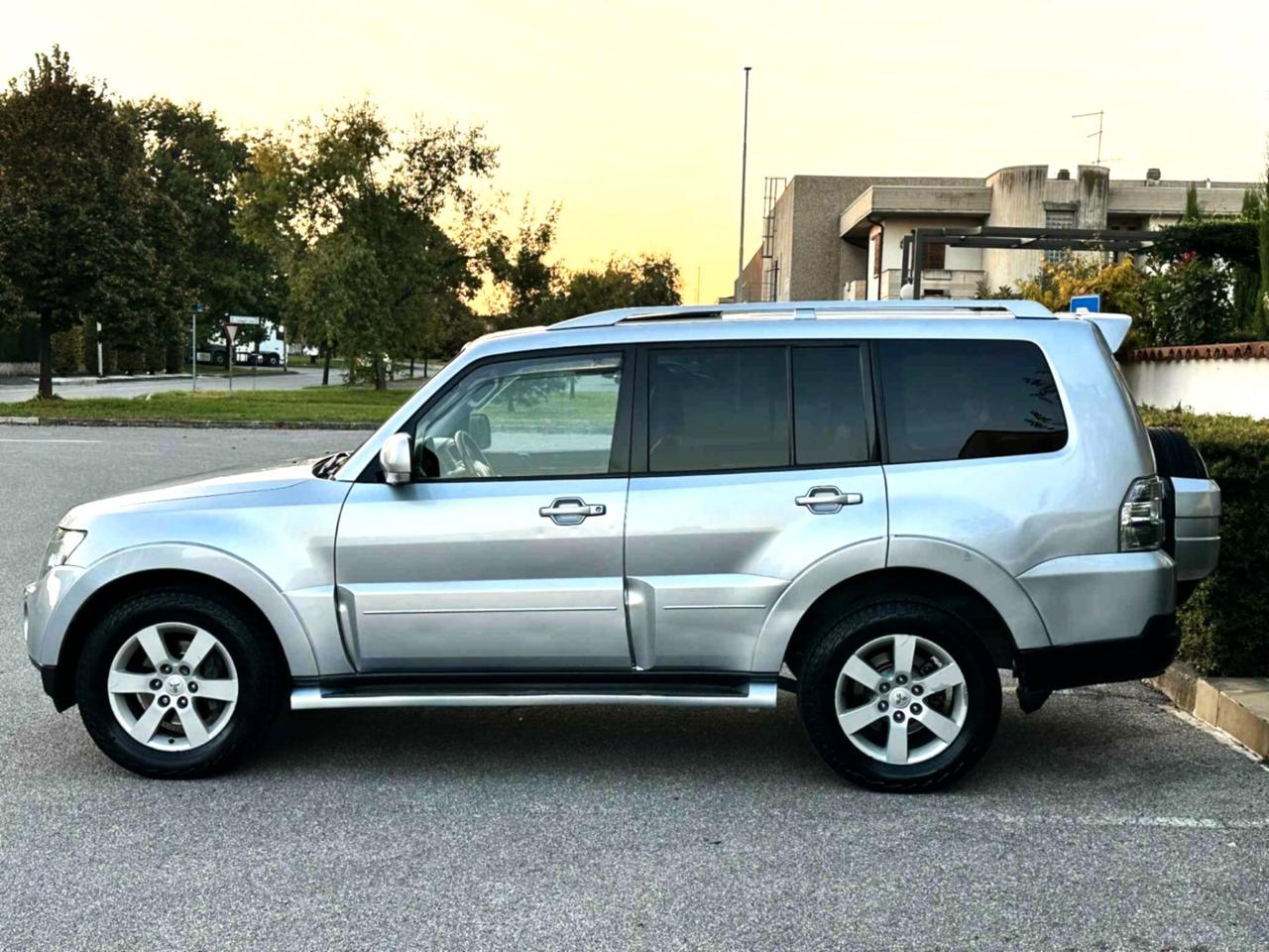 Mitsubishi Pajero 3.2d-7Posti-Autocarro-Navi,Pelle,Tetto
