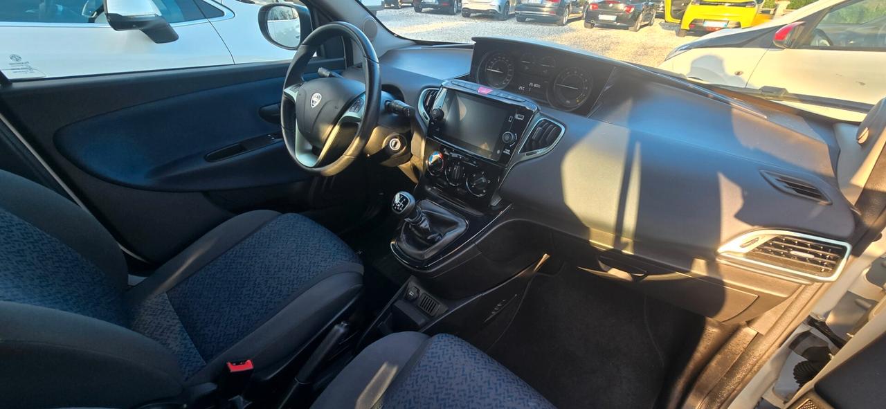 Lancia Ypsilon 1.0 FireFly 5 porte S&S Hybrid Oro