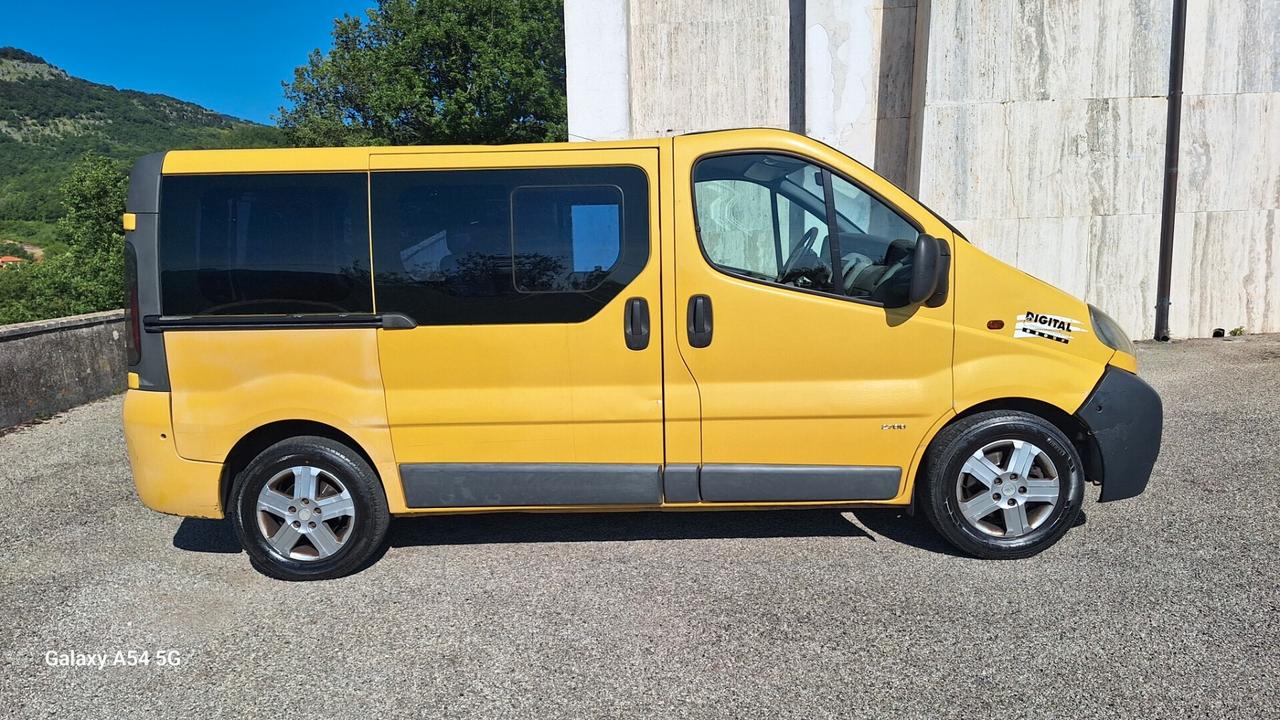 Opel Vivaro 29 2.5 DTI PC-TN Combi