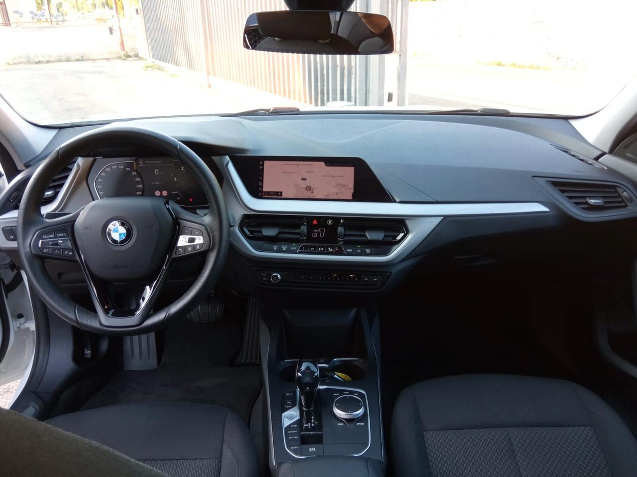 BMW 116 d 5p. Advantage Steptronic