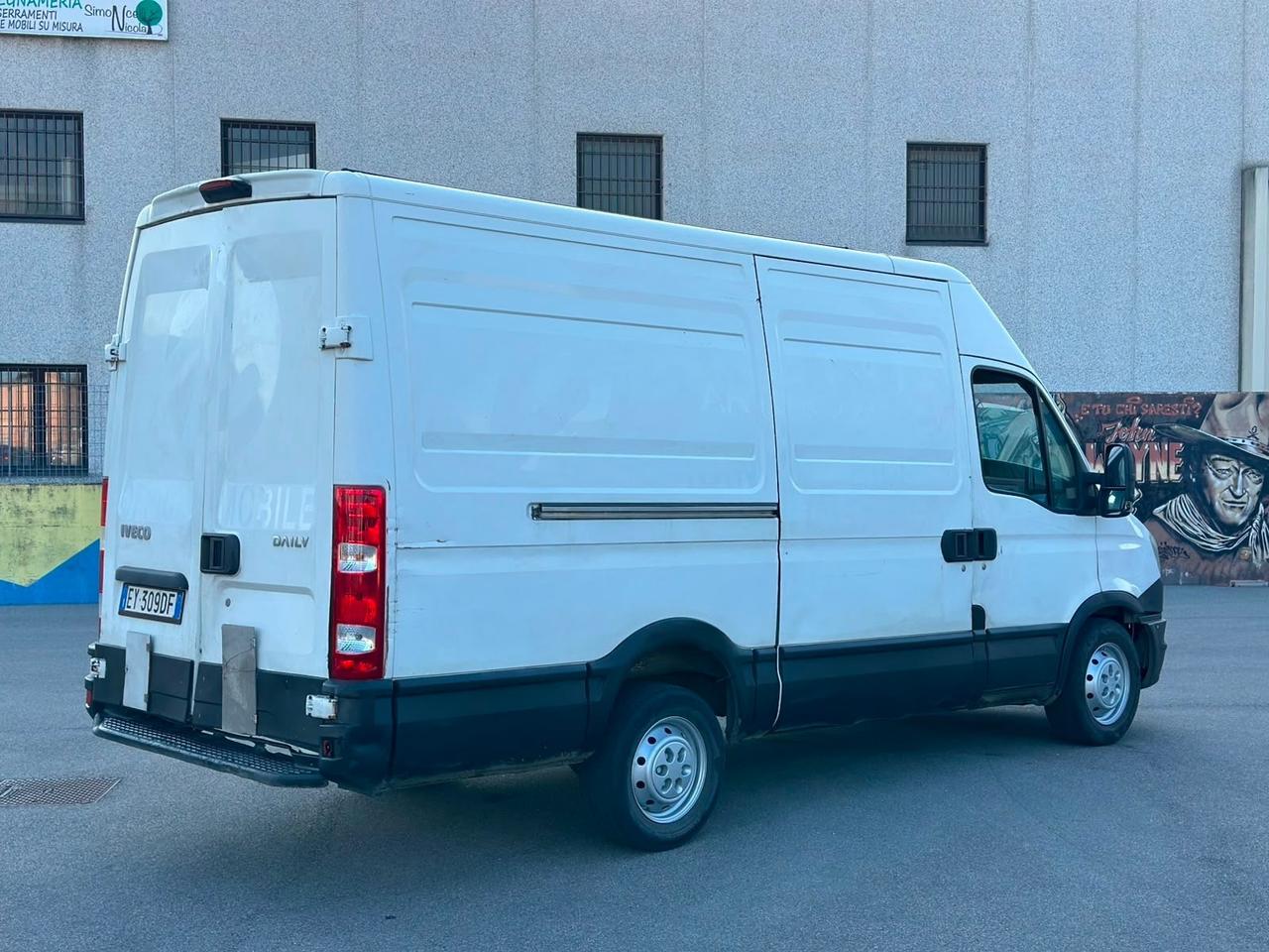 Iveco 35s15 passo medio e tetto alto