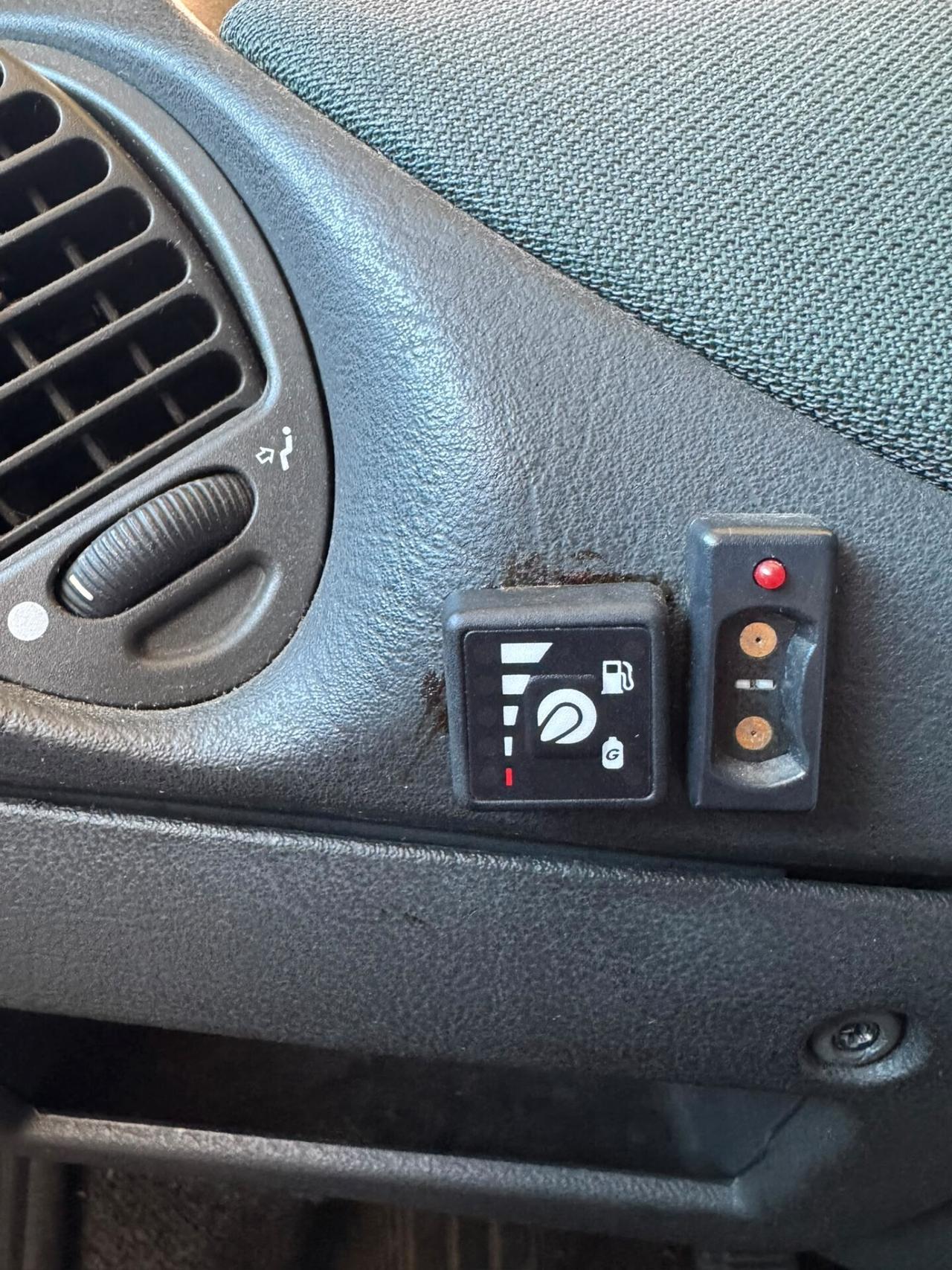 LANCIA Y 1.2i 16V CAT LS