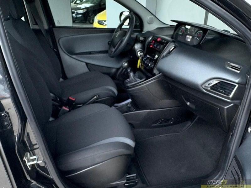 Lancia Ypsilon Ypsilon 1.2 69 CV 5 porte Silver