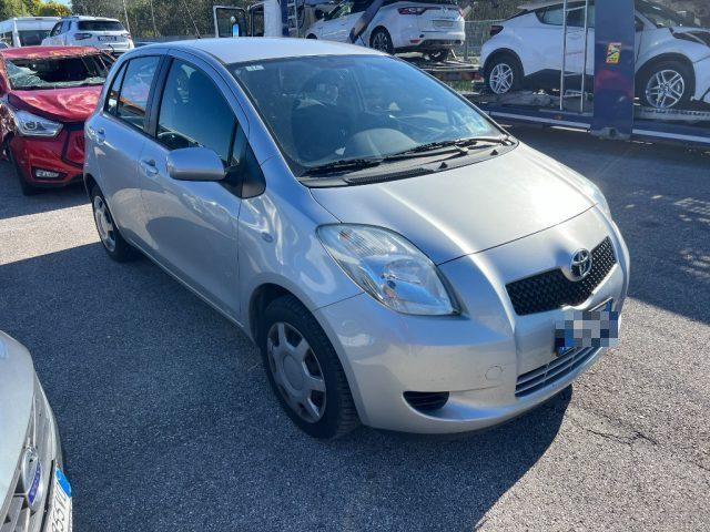 TOYOTA Yaris 1.0 5 porte