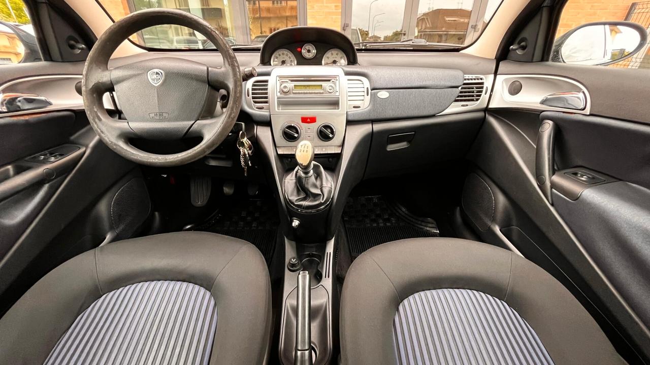 Lancia Ypsilon 1.2 8v