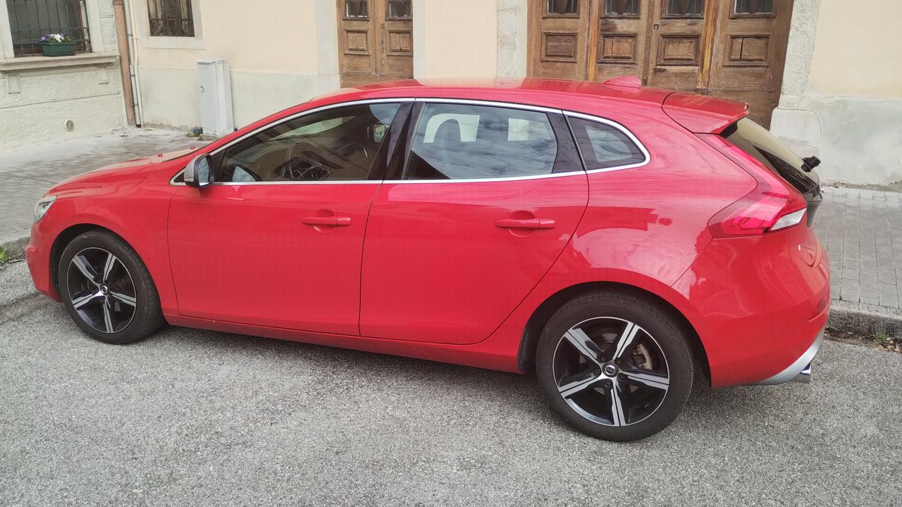 Volvo V40 D2 R-design