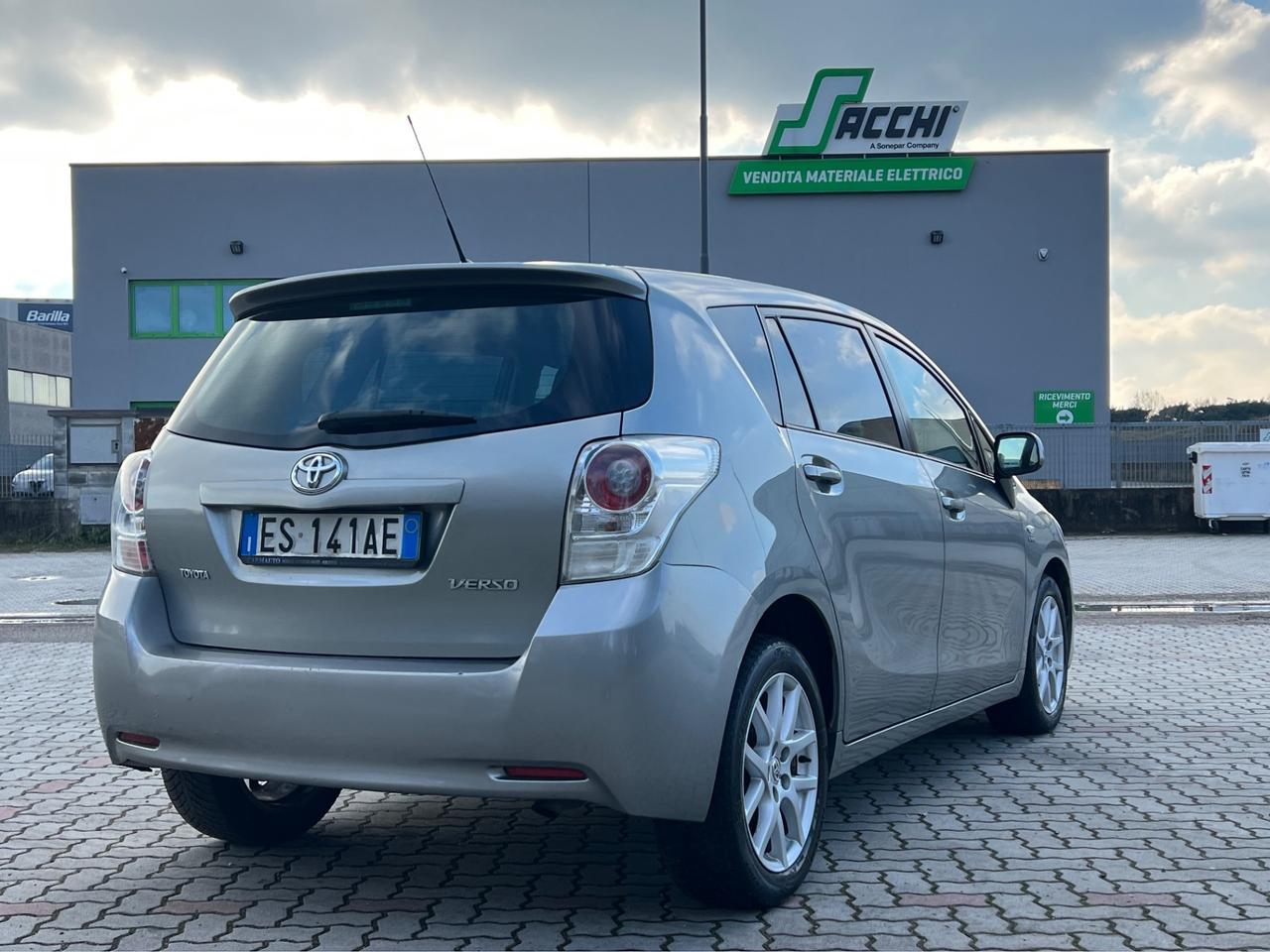 Toyota Verso 2.2 D-Cat 150 CV aut. Active 7 posti