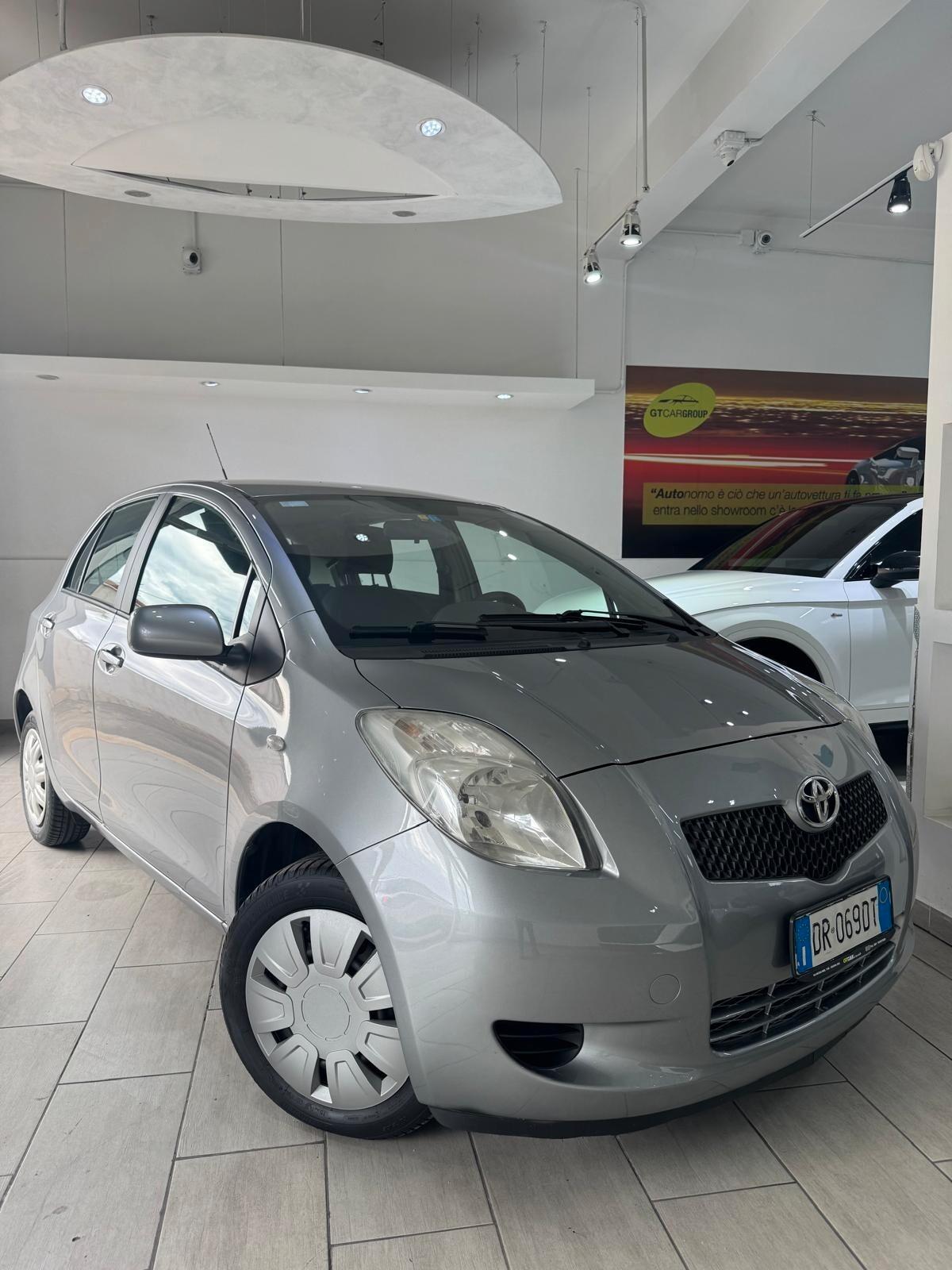 Toyota Yaris 1.0 5 porte