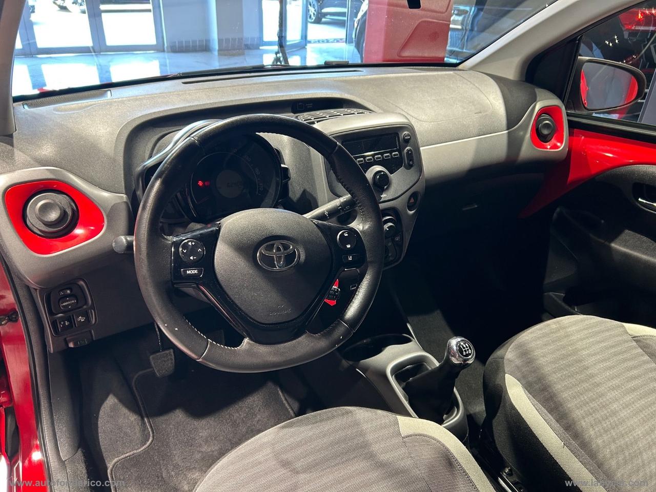 TOYOTA Aygo 1.0 VVT-i 72 CV 5p. x-clusiv