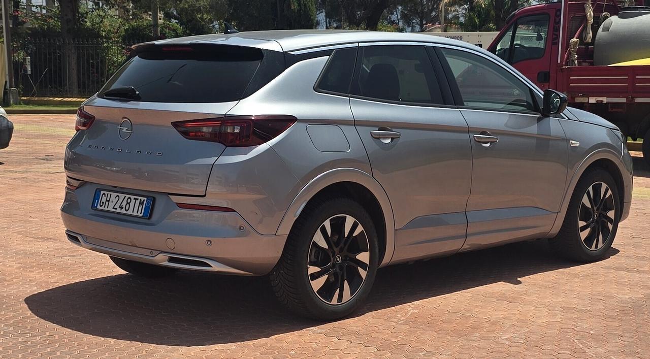 Opel Grandland 1.6 PHEV 224 CV Plug-In Hybrid Business Elegance – Efficienza e Comfort Premium
