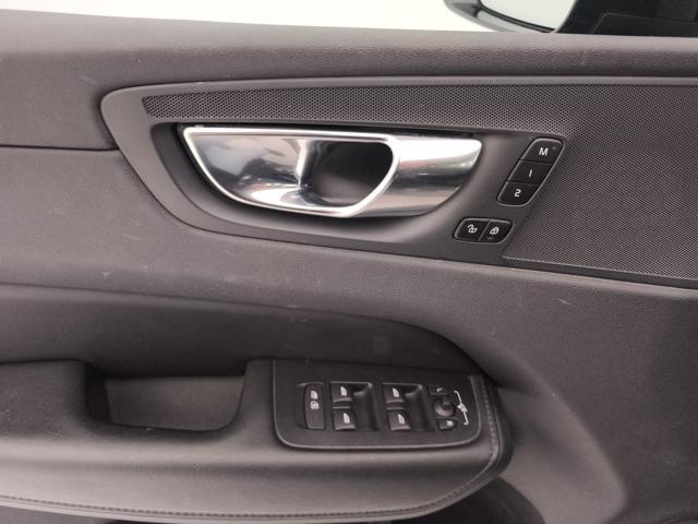 VOLVO XC60 2.0 b4 Plus Dark awd auto