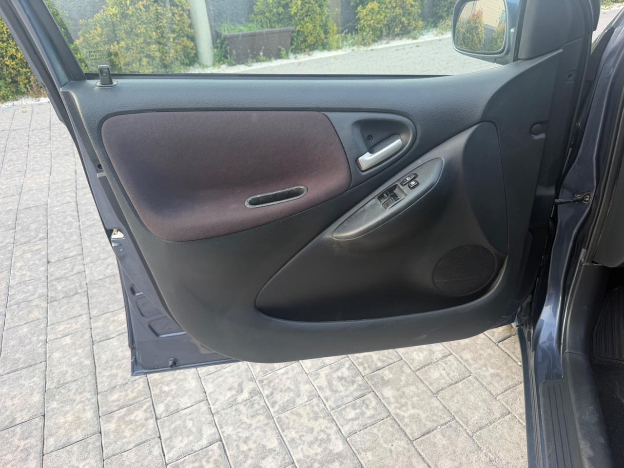 Toyota Yaris 1.0i 16V cat 5 porte Sol Blue