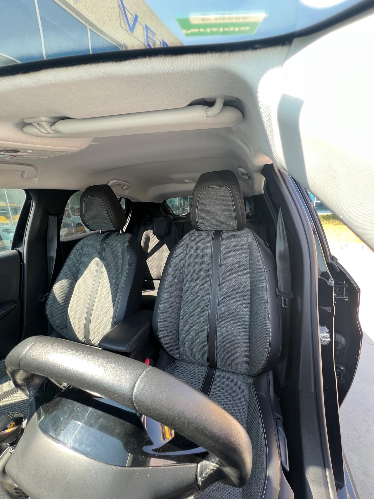 Peugeot 208 PureTech 100 5 porte Allure - possibilità noleggio no scoring