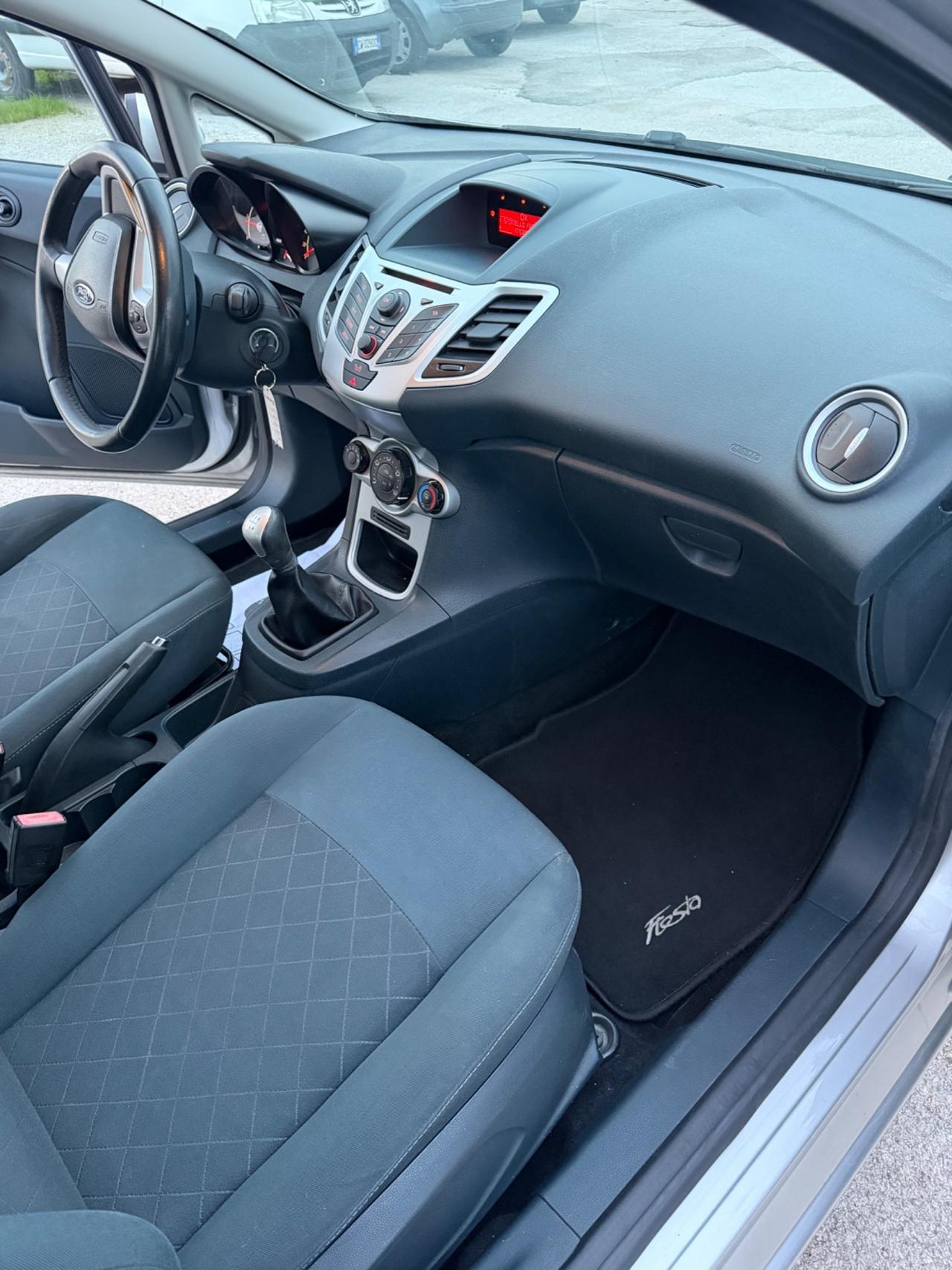 Ford Fiesta 1.4 TDCi 70CV 5 porte Titanium