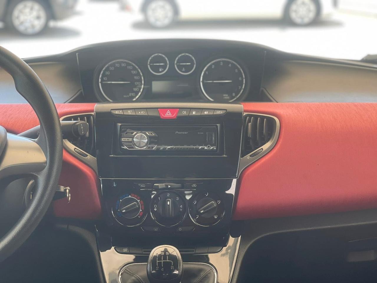 Lancia Ypsilon 0.9 TwinAir 85 CV 5 porte Metano Ecochic Gold