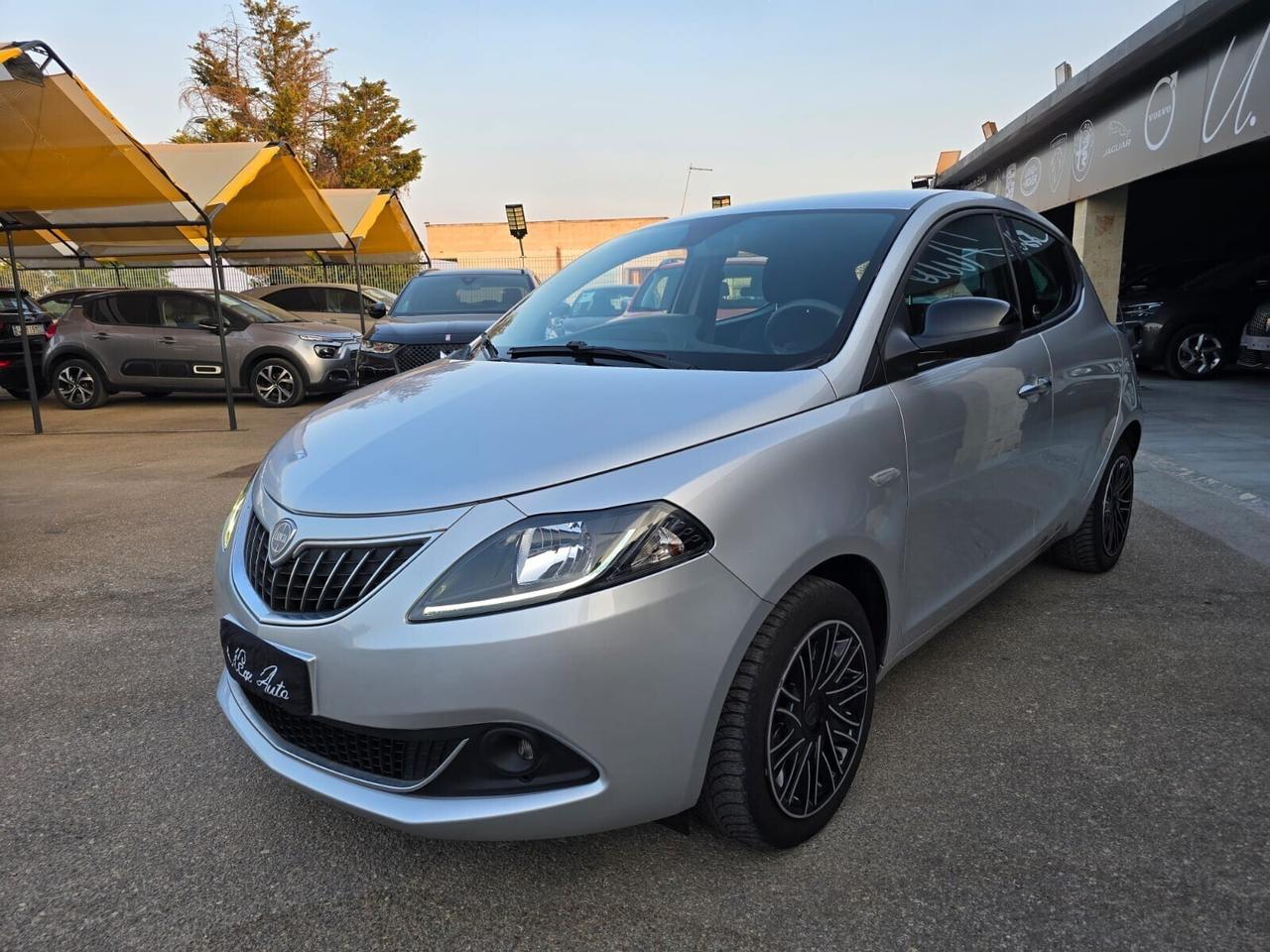 Lancia Ypsilon 1.0 FireFly 5 porte S&S Hybrid Ecochic Silver