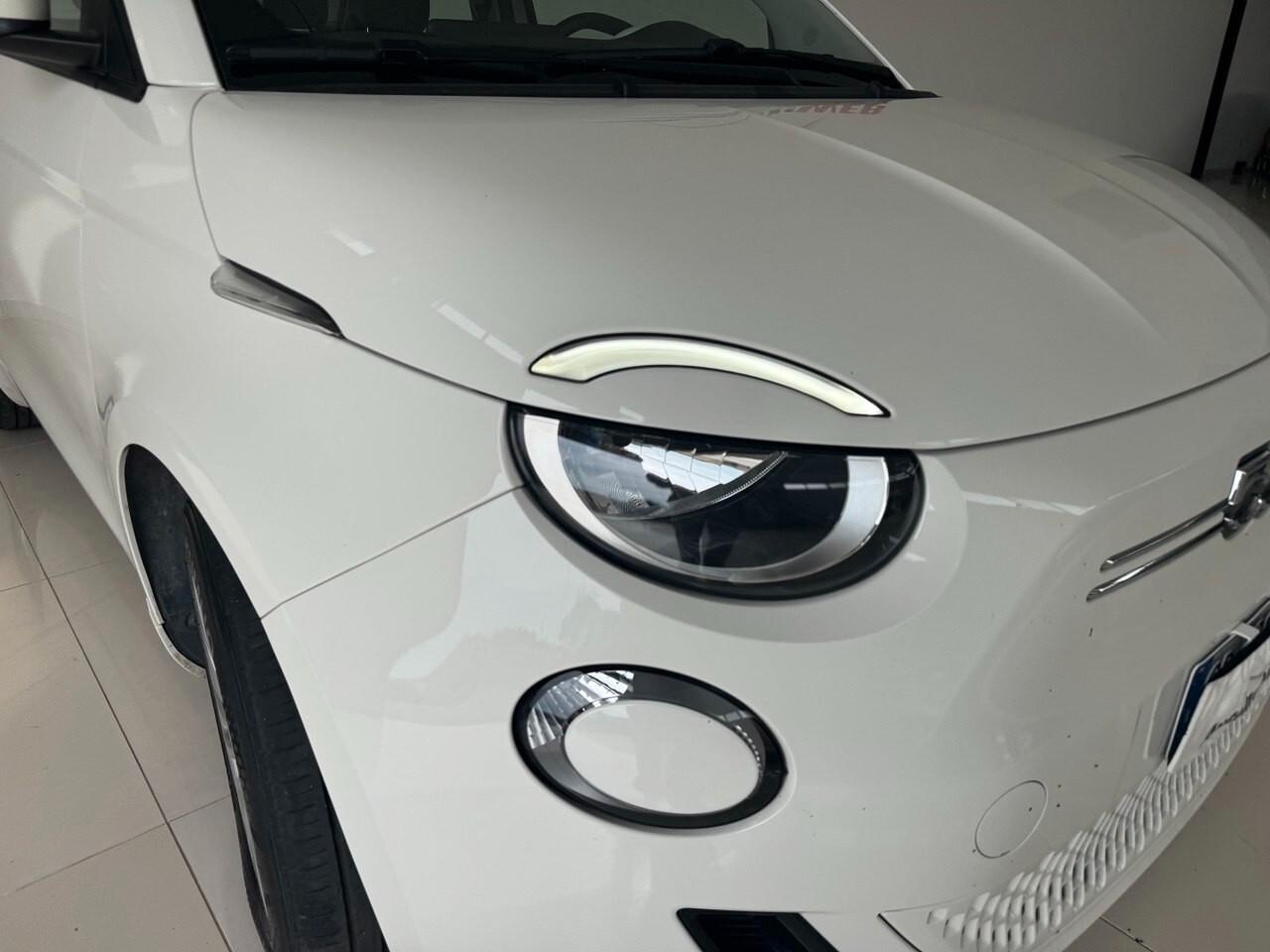 Fiat 500 500e Berlina 42 kWh La Prima
