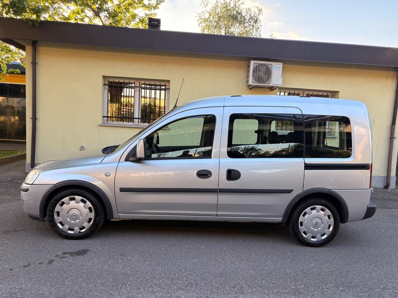 Opel Combo 1.3 CDTI 75CV 5p Gancio Traino 2011