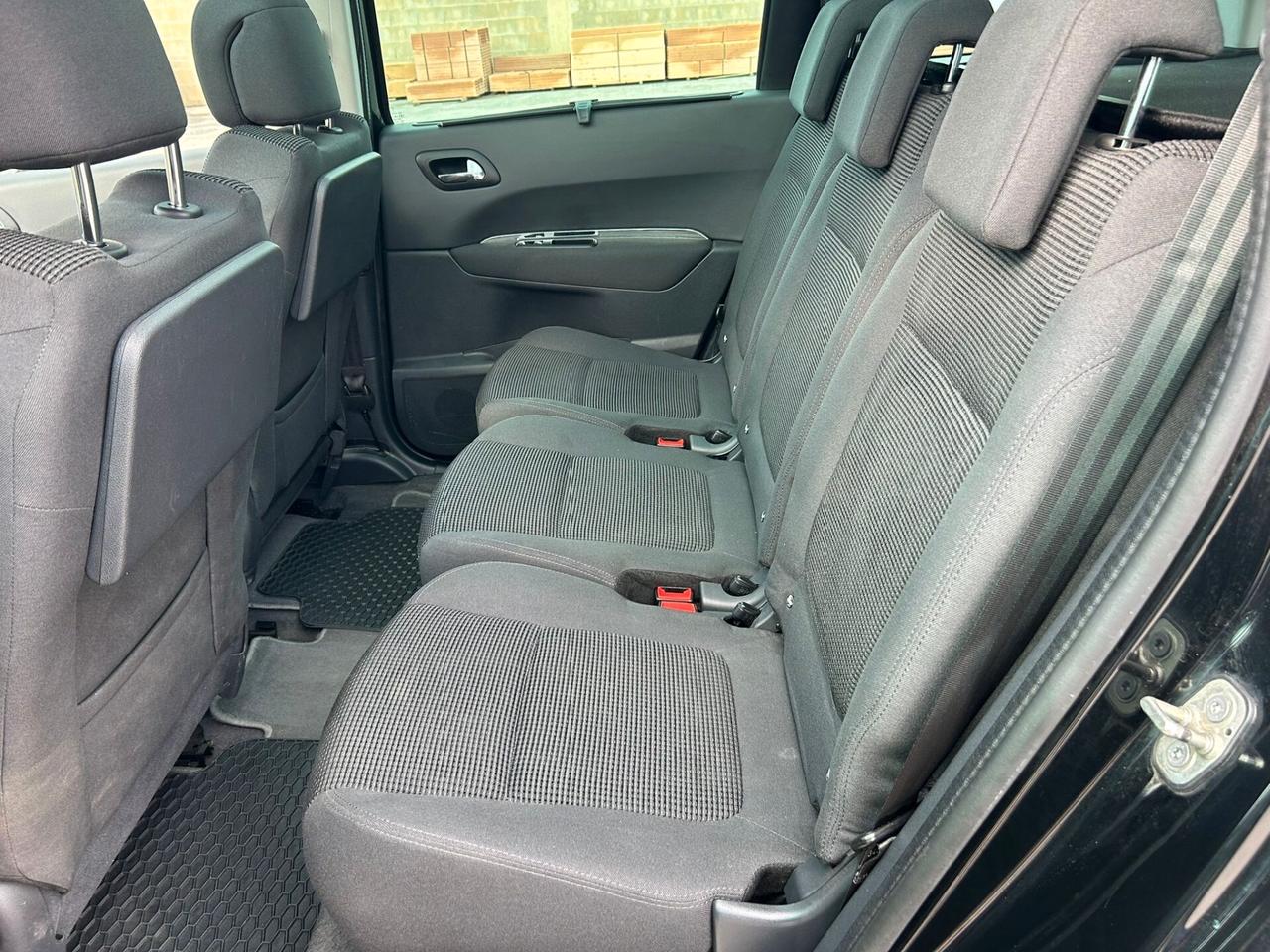 Peugeot 5008 1.6 HDi 115CV Allure