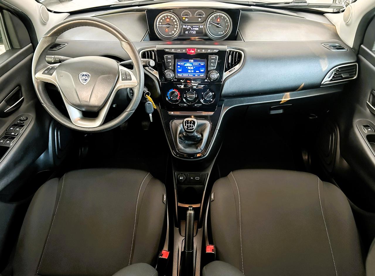 Lancia Ypsilon 1.0 FireFly 5 porte S&S Hybrid Ecochic Silver