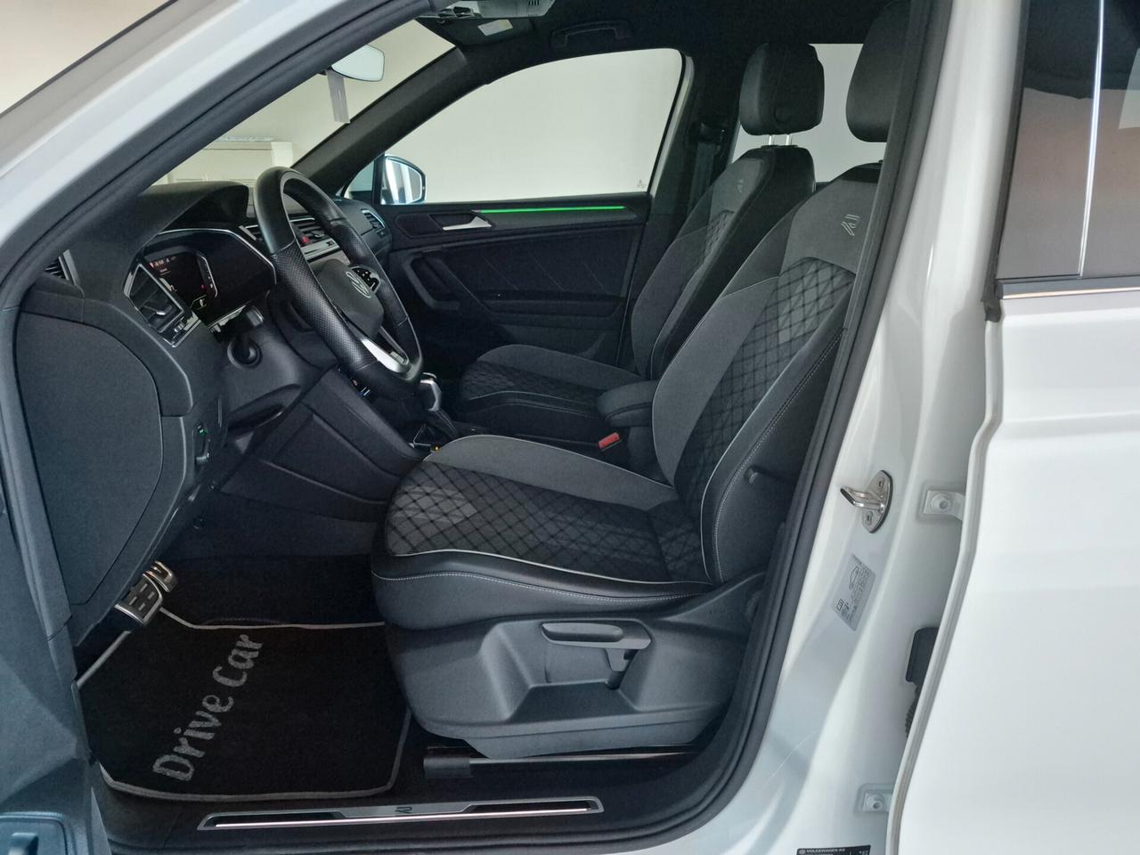 Volkswagen Tiguan ALLSPACE 2.0 TDI R-LINE 4MOTION 7 POSTI DSG LED NAVI APPLE CAR PLAY/ANDROID AUTO 360° ACC C.19 WIRELESS AMBIENT LIGHT
