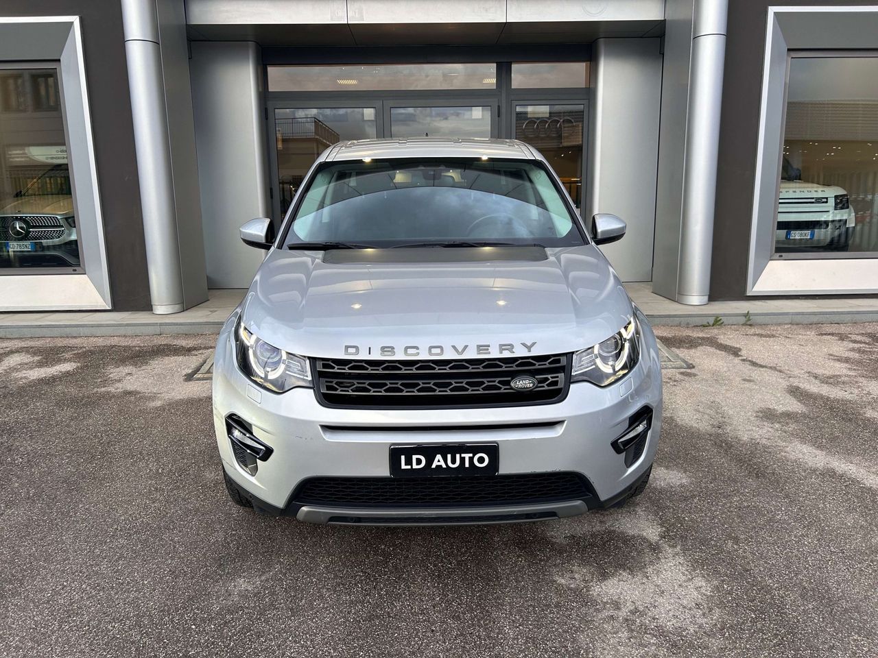 Land Rover Discovery Sport 2019 photo 2