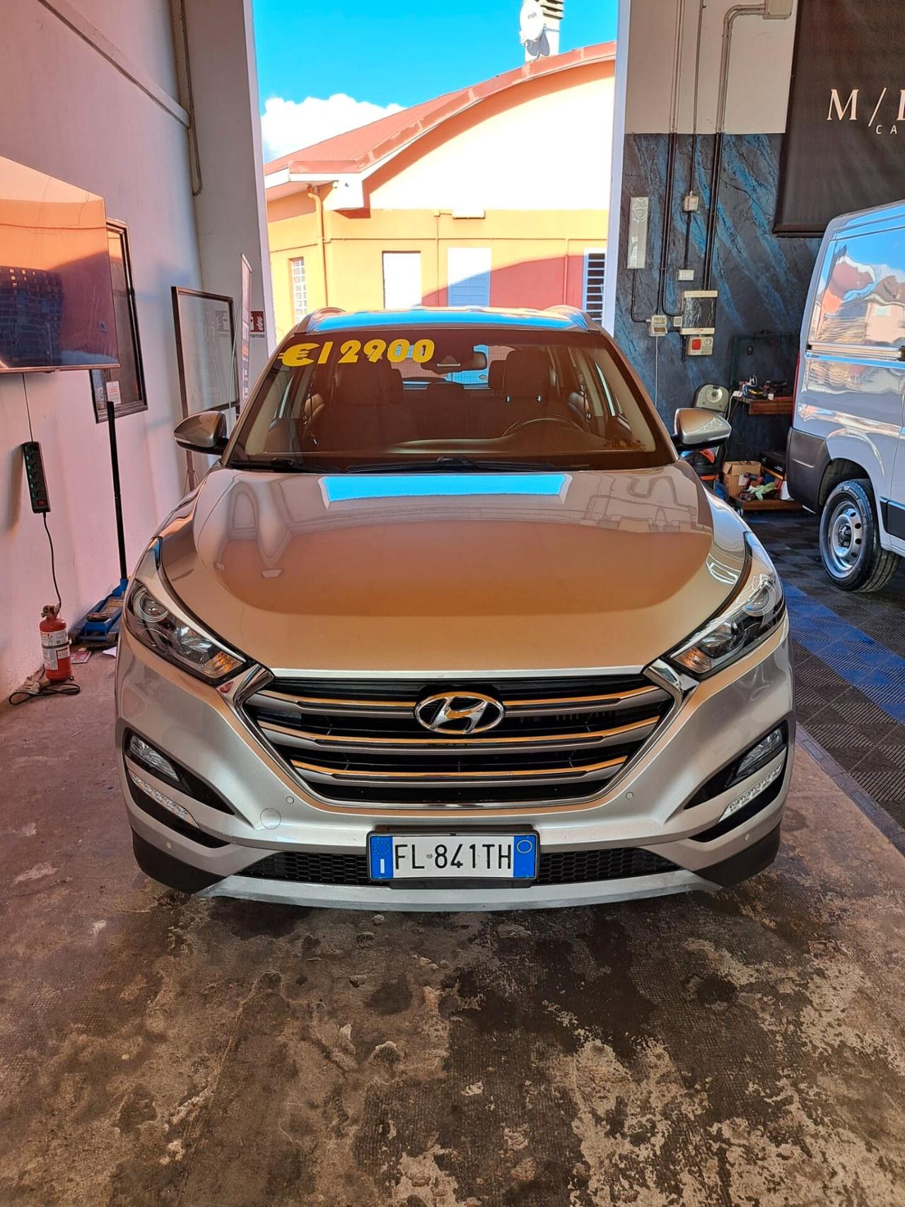 HYUNDAI TUCSON 1.7 XPOSSIBLE € 12900