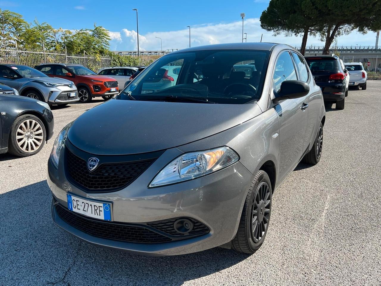 Lancia Ypsilon 1.0 FireFly 5 porte S&S Hybrid Ecochic Silver