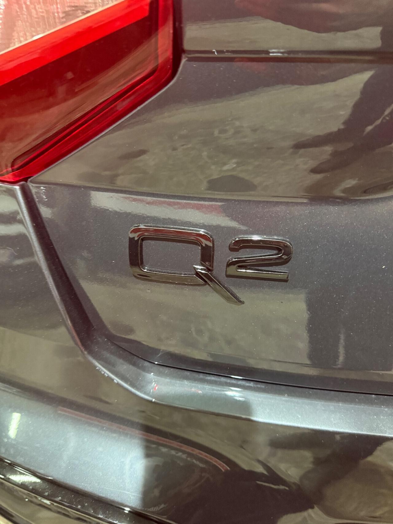 Audi Q2 30 TDI S tronic Identity Black