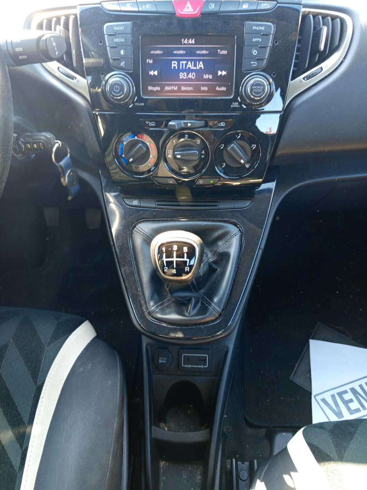 Lancia Ypsilon 1.2 69 CV 5 porte Platinum