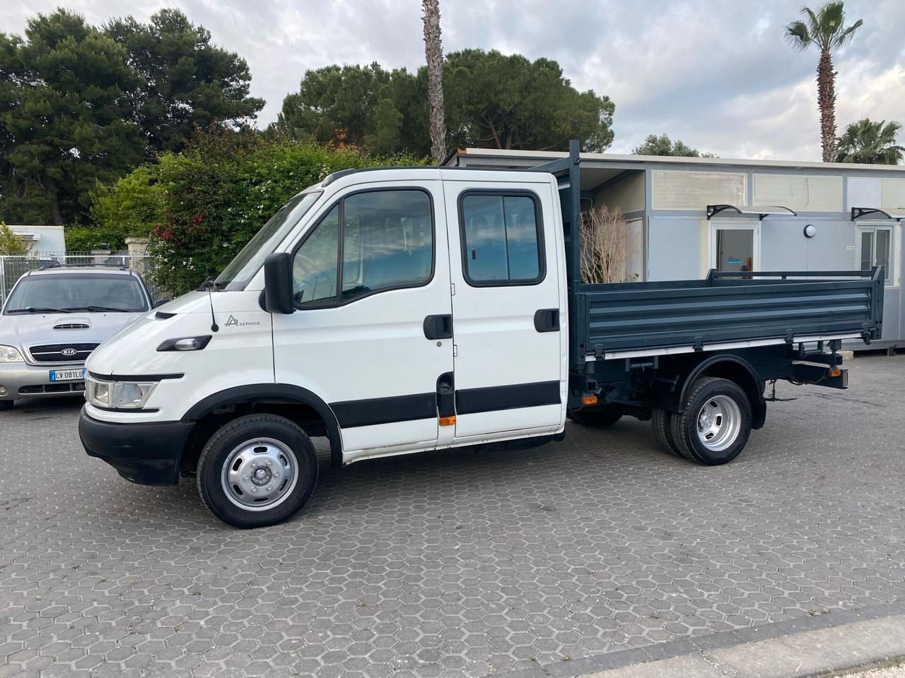 Iveco Daily 35 2.3 Ribaltabile Trilaterale Doppia Cabina 7 posti