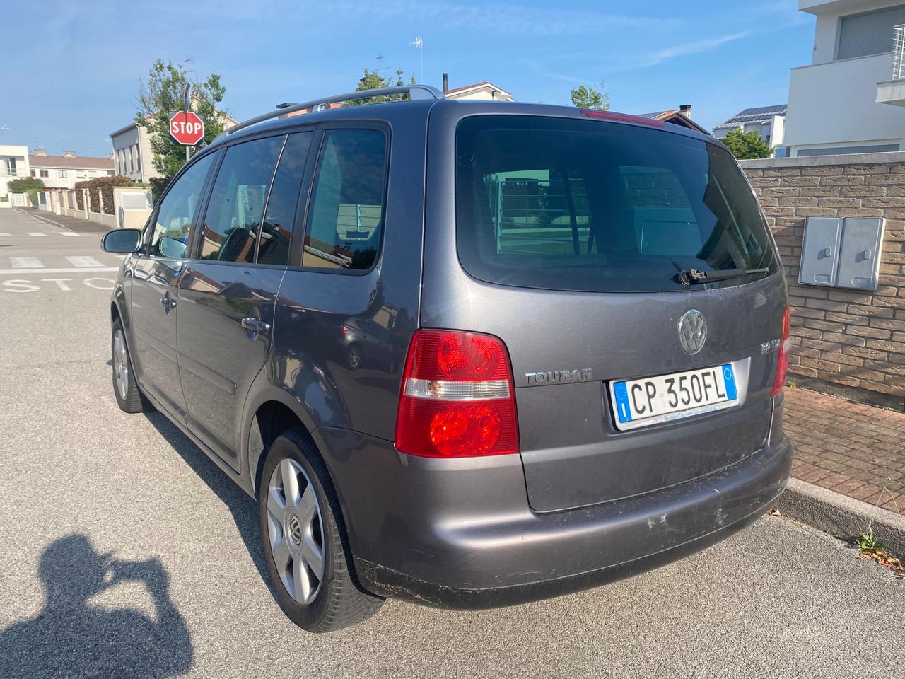Volkswagen Touran 2.0 16V TDI DSG Highline