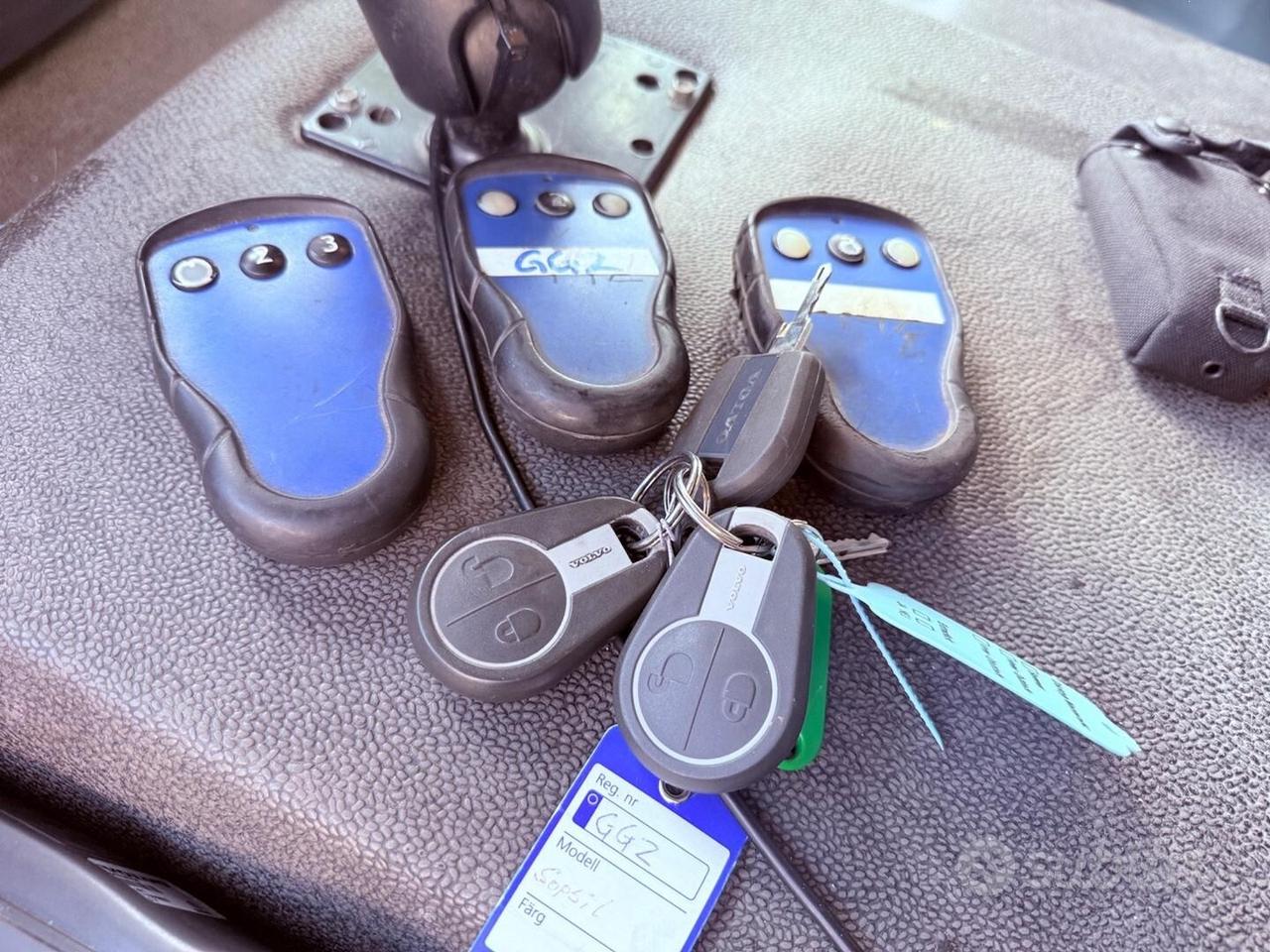 Volvo FE 300 - COMPATTATORE PER RIFIUTI A 4 SCOMPA