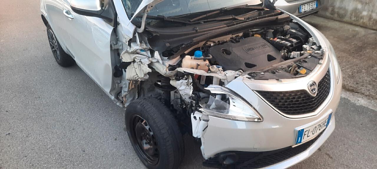 Lancia Ypsilon 0.9 TwinAir 85 CV 5 porte Metano Ecochic Mya