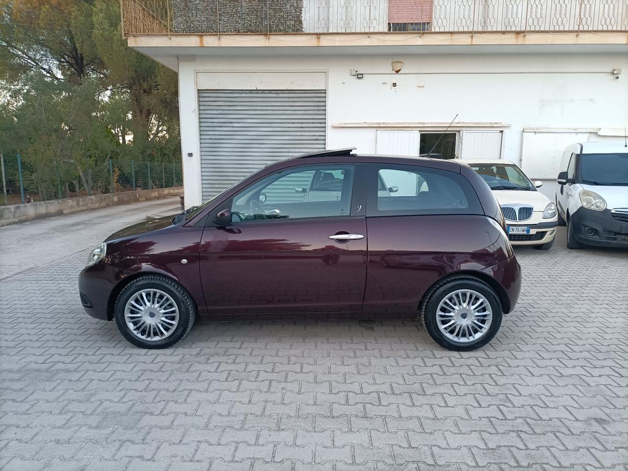 Lancia Ypsilon 1.3 MJT 75 CV Platino/tetto apribile
