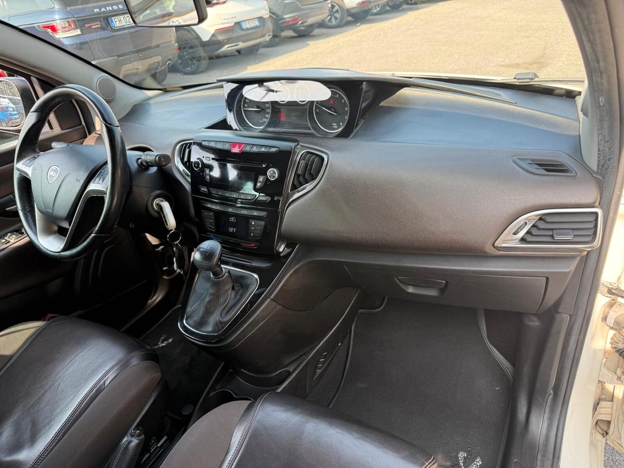 Lancia Ypsilon 0.9 TwinAir 85 CV 5 porte S&S DFN Platinum