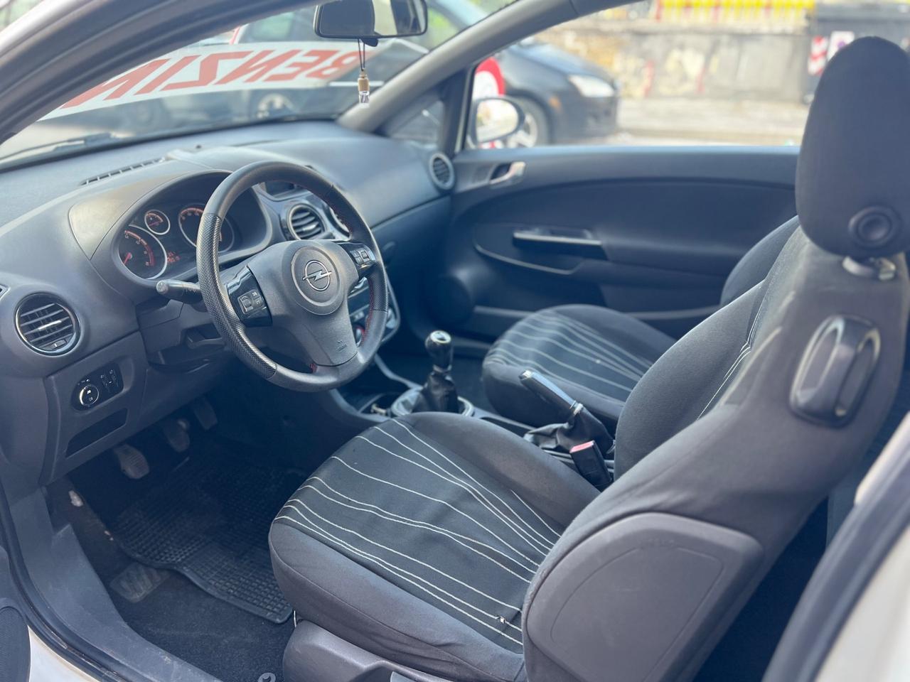 Opel corsa 1.2 Benzina 2011