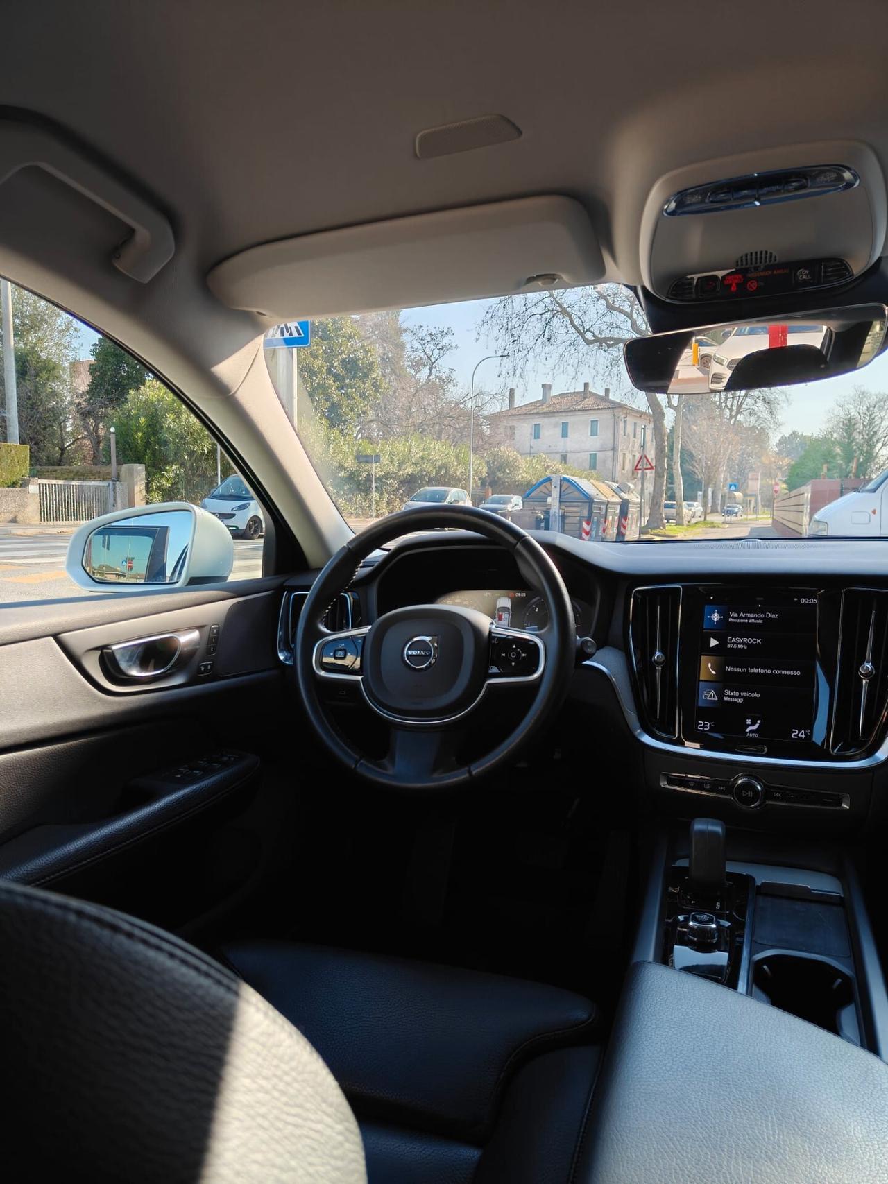 Volvo V60 Cross Country B4 (d) AWD automatico Plus