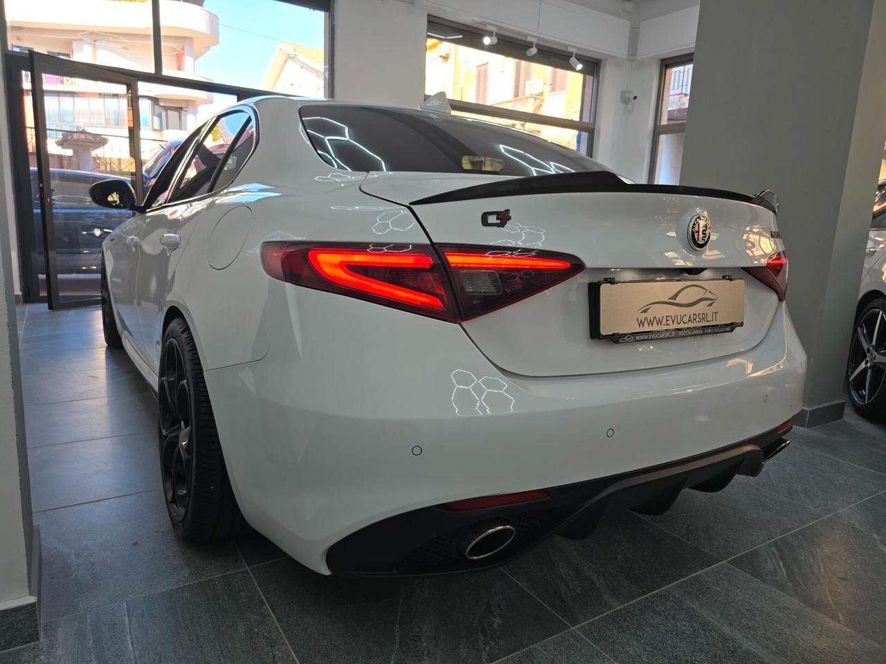 Alfa Romeo Giulia 2.0 Turbo 280 CV AT8 AWD Q4 Velo