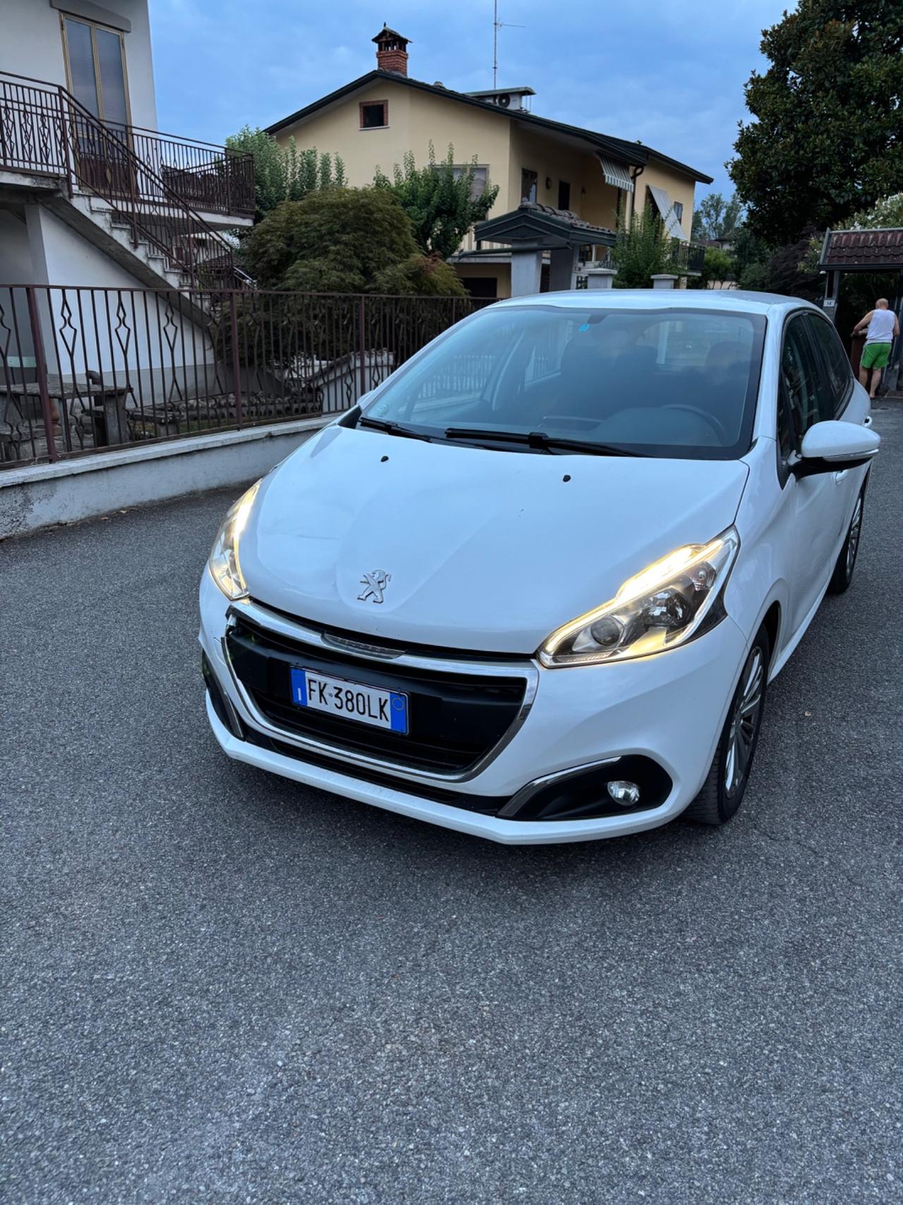 Peugeot 208 PureTech 82 5p. GPL Allure