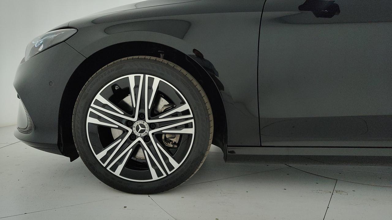 Mercedes-Benz CLA 250+ con tecnologia EQ