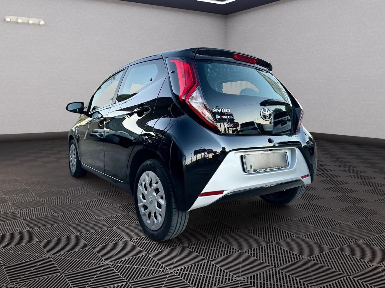 Toyota Aygo Connect 1.0 VVT-i 72 CV 5 porte x-play MMT