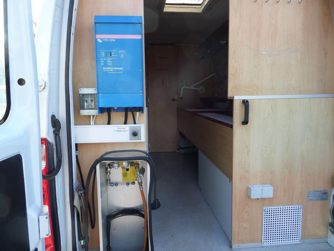 Furgone Renault Master III per la vendita di carne