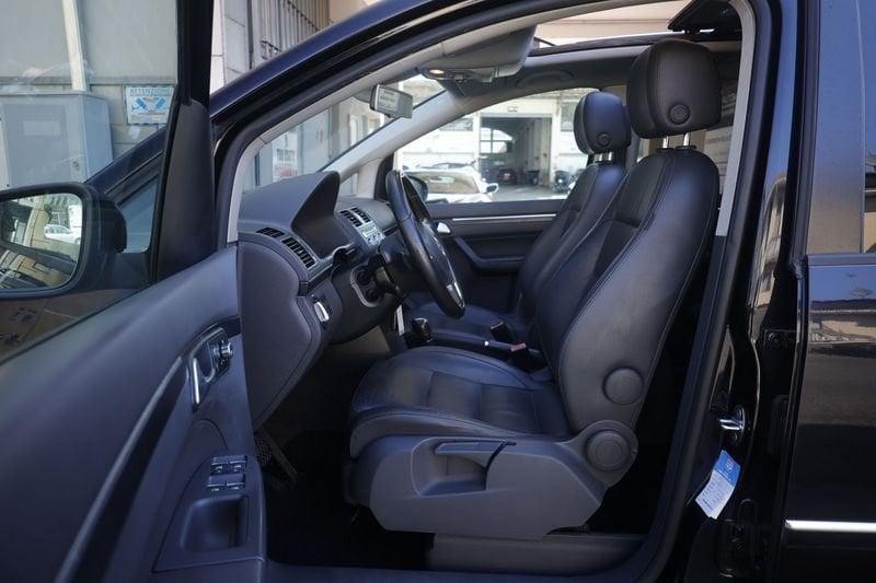 Volkswagen Touran Volkswagen Touran Business 1.4 DSG Highline Ecofuel 7 Posti Unicoproprietario